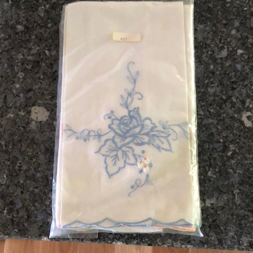 Vintage Embroidered Neiman Marcus linen handtowels. 4 color-ways,in the package.